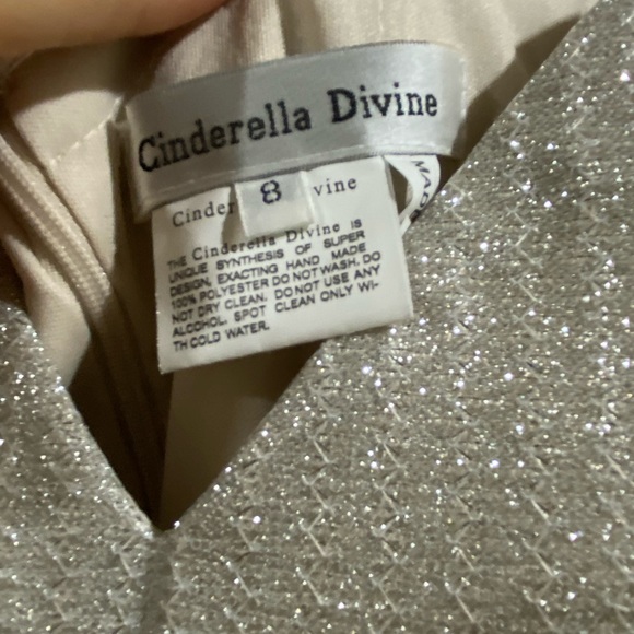 Gown - Picture 3 of 4